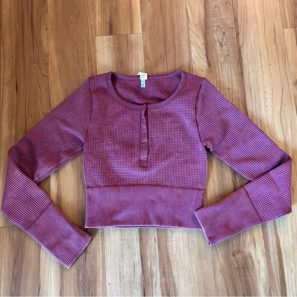 Offline by Aerie long sleeve, button up crop top | XS